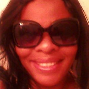 Meet your Posher, Hedora